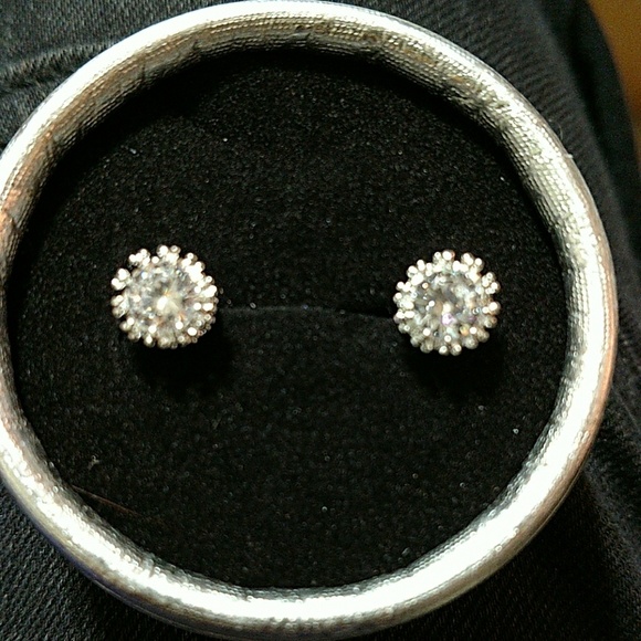 Swarovski Crystal 18k Gold Plated Earrings - Picture 1 of 3